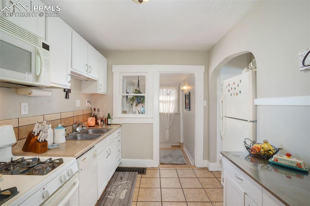 1009 East Monument Street Colorado Springs, CO 80903 - Photo 11 of 38