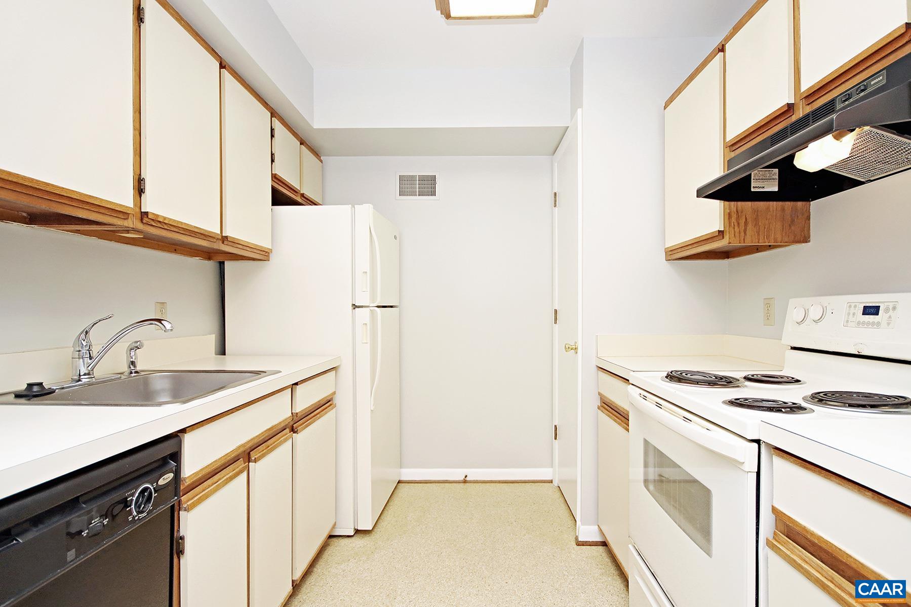 103 Turtle Creek Road, Unit 9 Charlottesville, VA 22901 - Photo 6 of 13