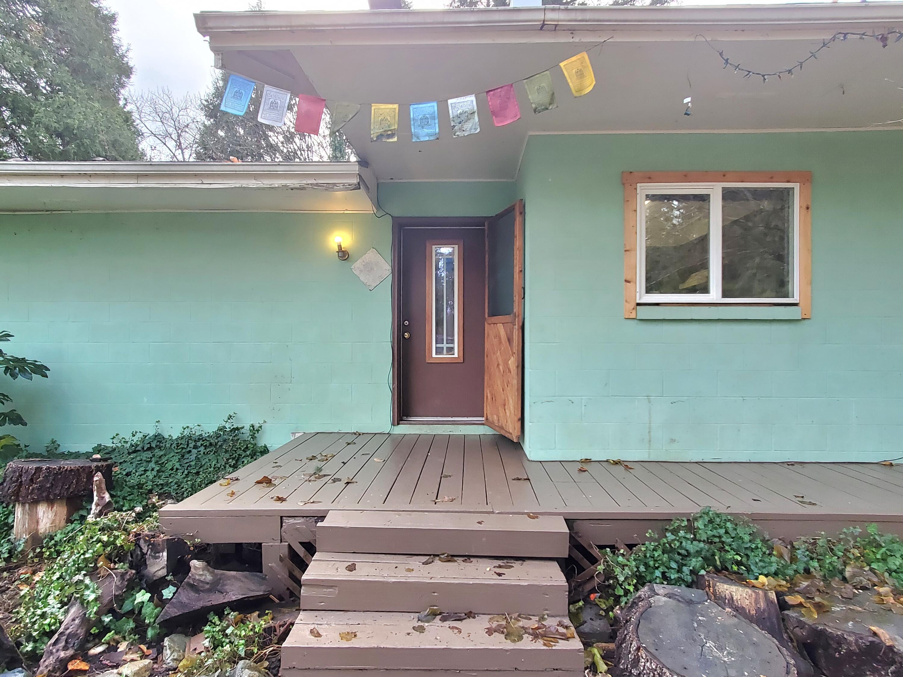 395 East Fork Road Williams, OR 97544 - Photo 4 of 59 20231204_122624