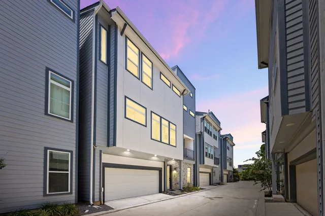 $2,800 | 5815 Fairdale Lane, Unit C, Houston, TX 77057