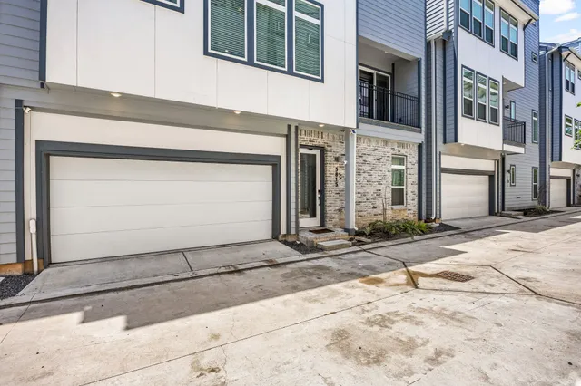 $2,800 | 5815 Fairdale Lane, Unit C, Houston, TX 77057