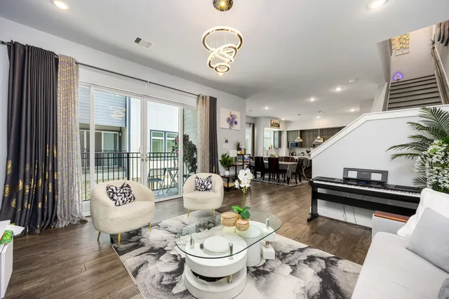 $2,800 | 5815 Fairdale Lane, Unit C, Houston, TX 77057