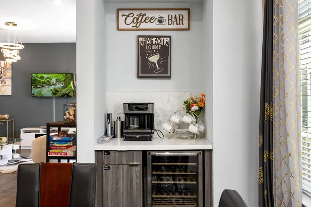 $2,800 | 5815 Fairdale Lane, Unit C, Houston, TX 77057