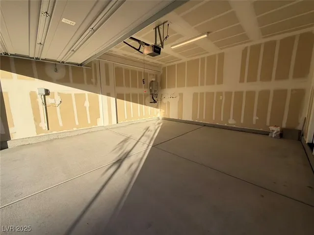 $2,250 | 7462 South Pioneer Way, Las Vegas, NV 89113