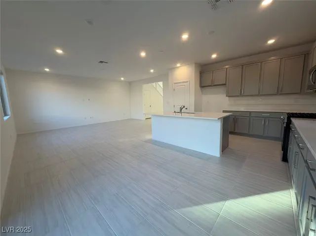 $2,250 | 7462 South Pioneer Way, Las Vegas, NV 89113