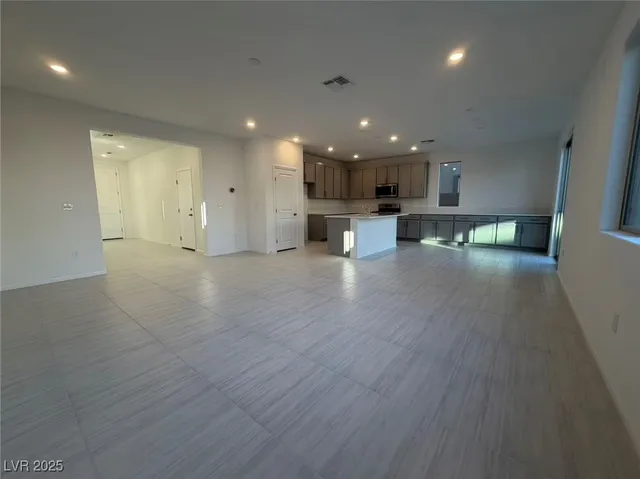 $2,250 | 7462 South Pioneer Way, Las Vegas, NV 89113