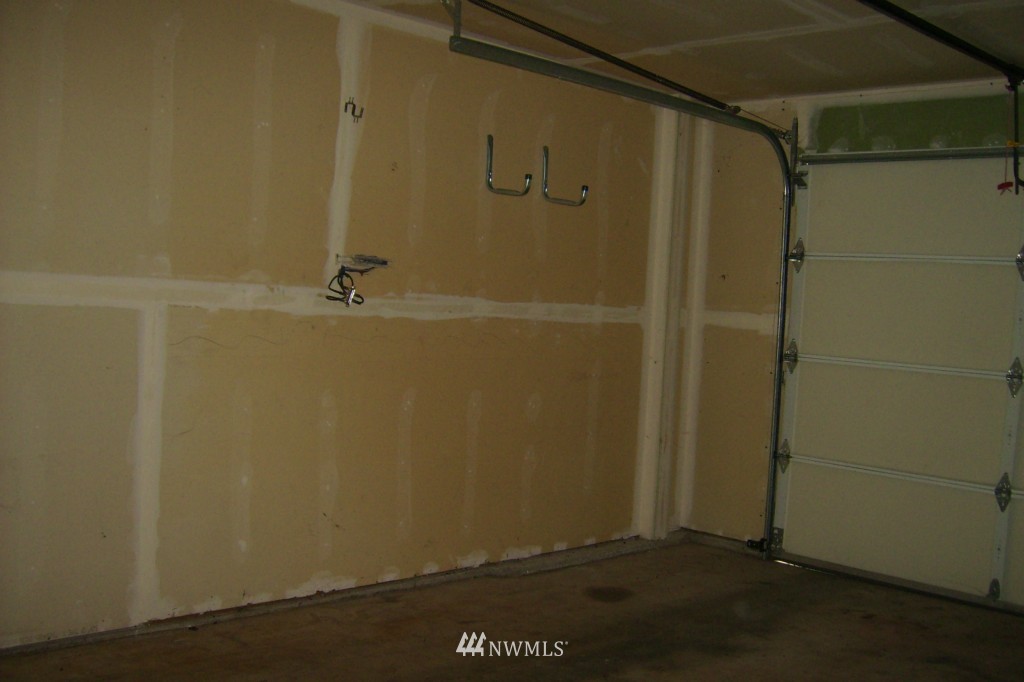 11911 East Gibson Road, Unit B Everett, WA 98204 - Photo 18 of 19 a bathroom with a shower