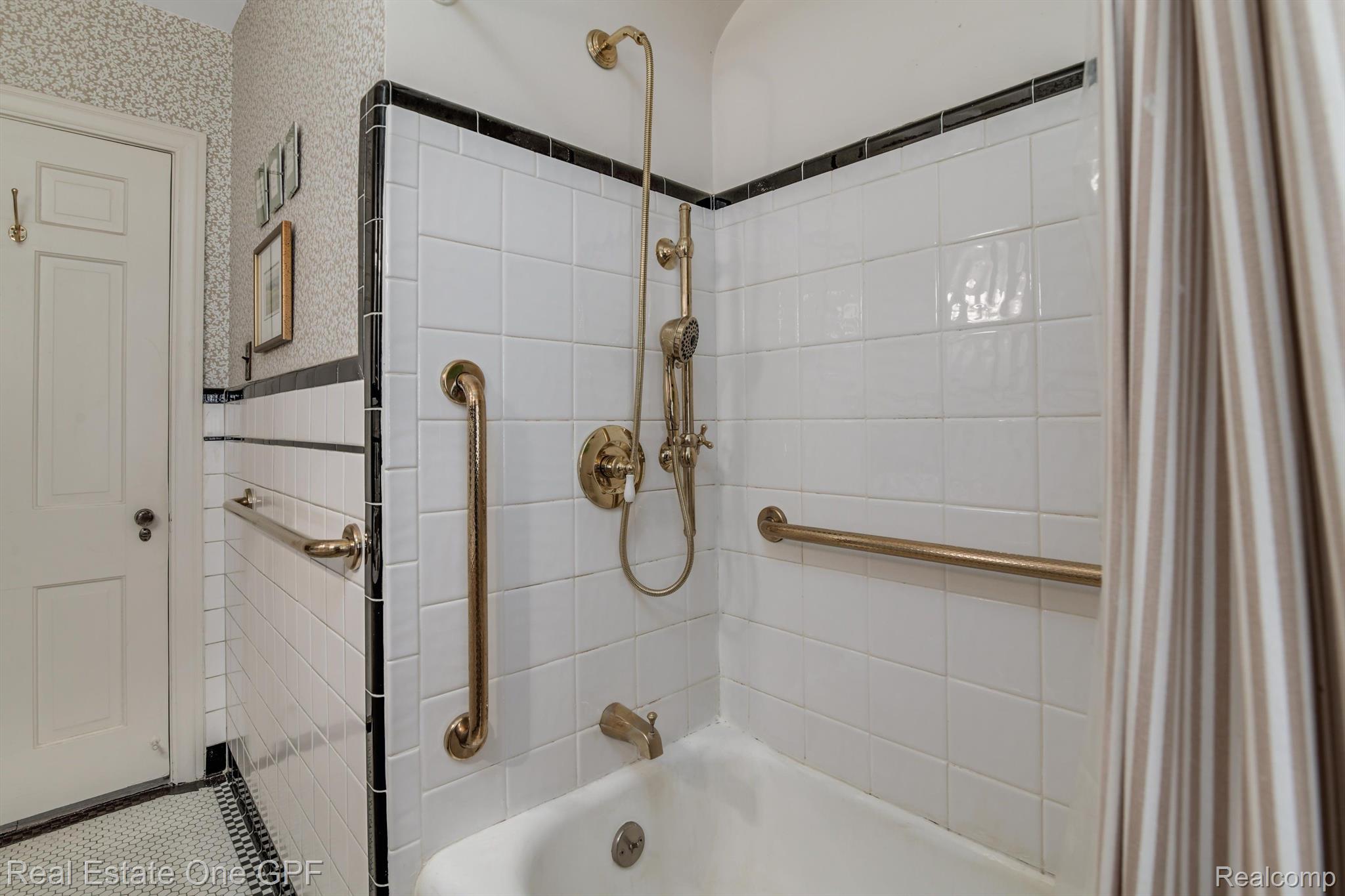 546 Neff Road Grosse Pointe, MI 48230 - Photo 12 of 38 Gallery Image 12
