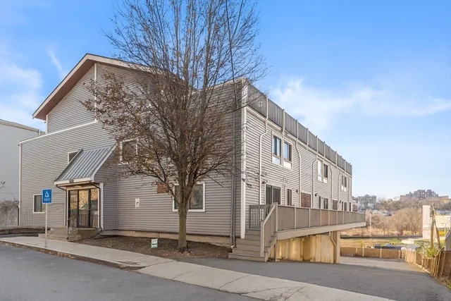 $2,500 | 286 Fenno Street, Unit 4, Revere, MA 02151