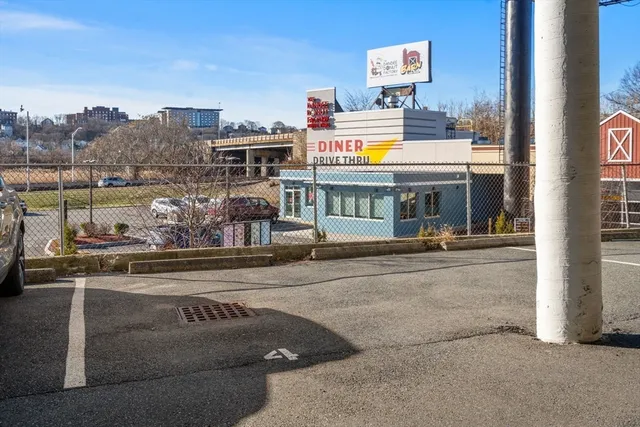 $2,500 | 286 Fenno Street, Unit 4, Revere, MA 02151