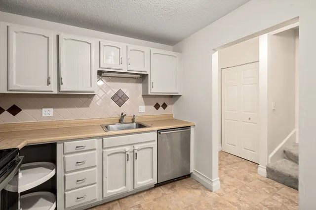 $2,500 | 286 Fenno Street, Unit 4, Revere, MA 02151