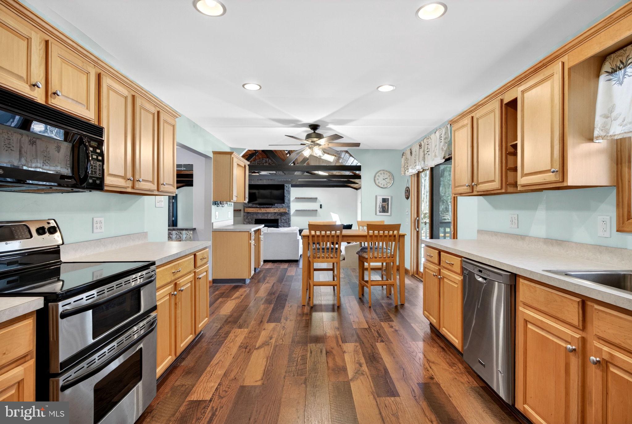 66 Summit Drive Tabernacle, NJ 08088 - Photo 14 of 62 Kitchen view to Family Room