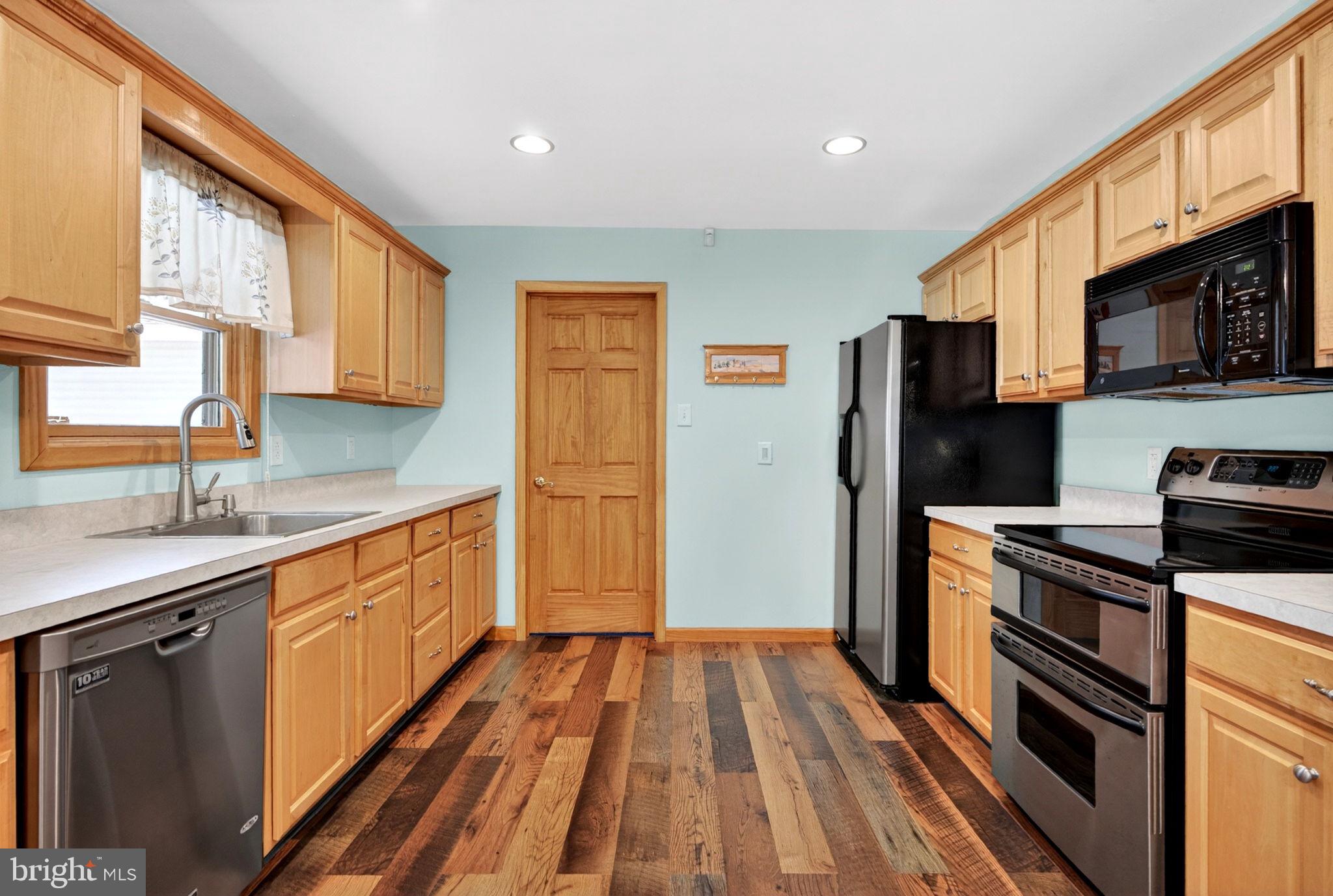 66 Summit Drive Tabernacle, NJ 08088 - Photo 18 of 62 Kitchen to Door to Utility Room