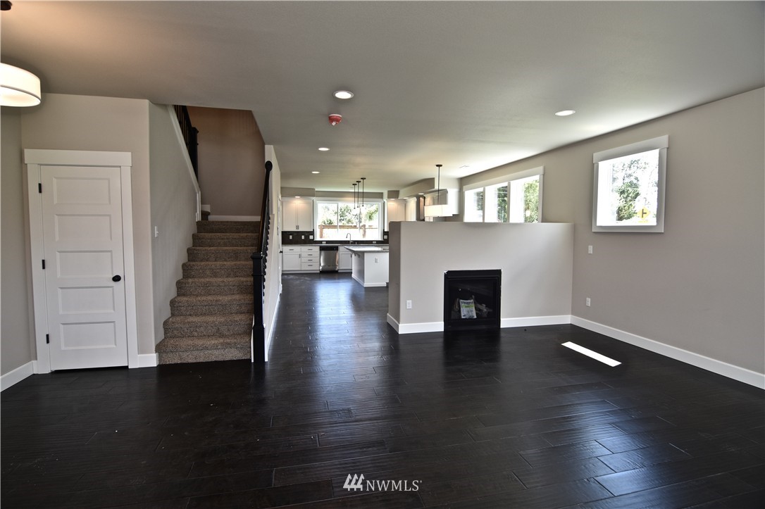 14913 Benton Loop Sumner, WA 98390 - Photo 4 of 24 Gallery Image 4