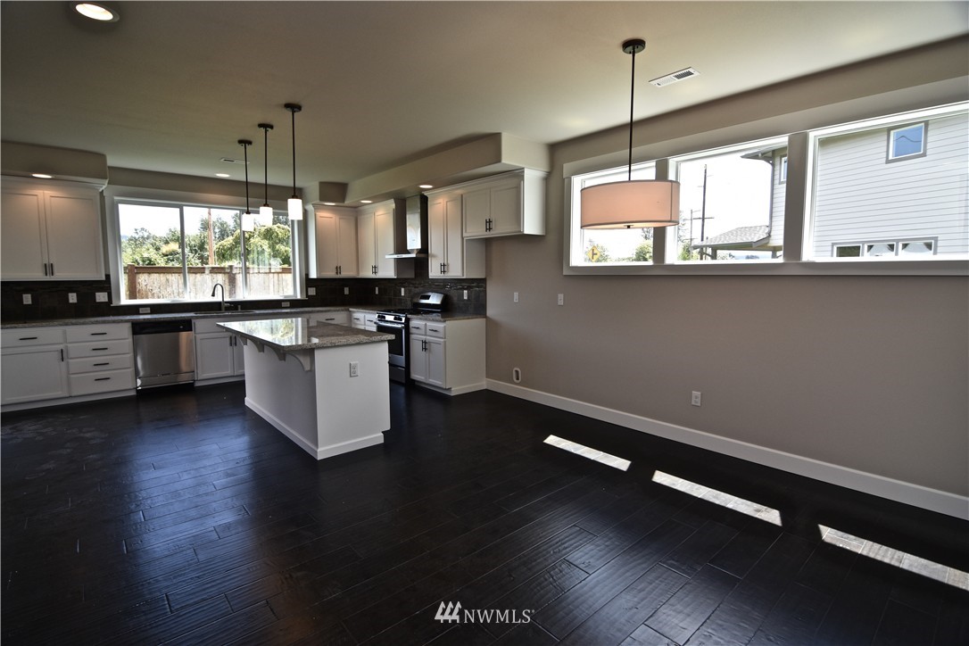 14913 Benton Loop Sumner, WA 98390 - Photo 5 of 24 Gallery Image 5
