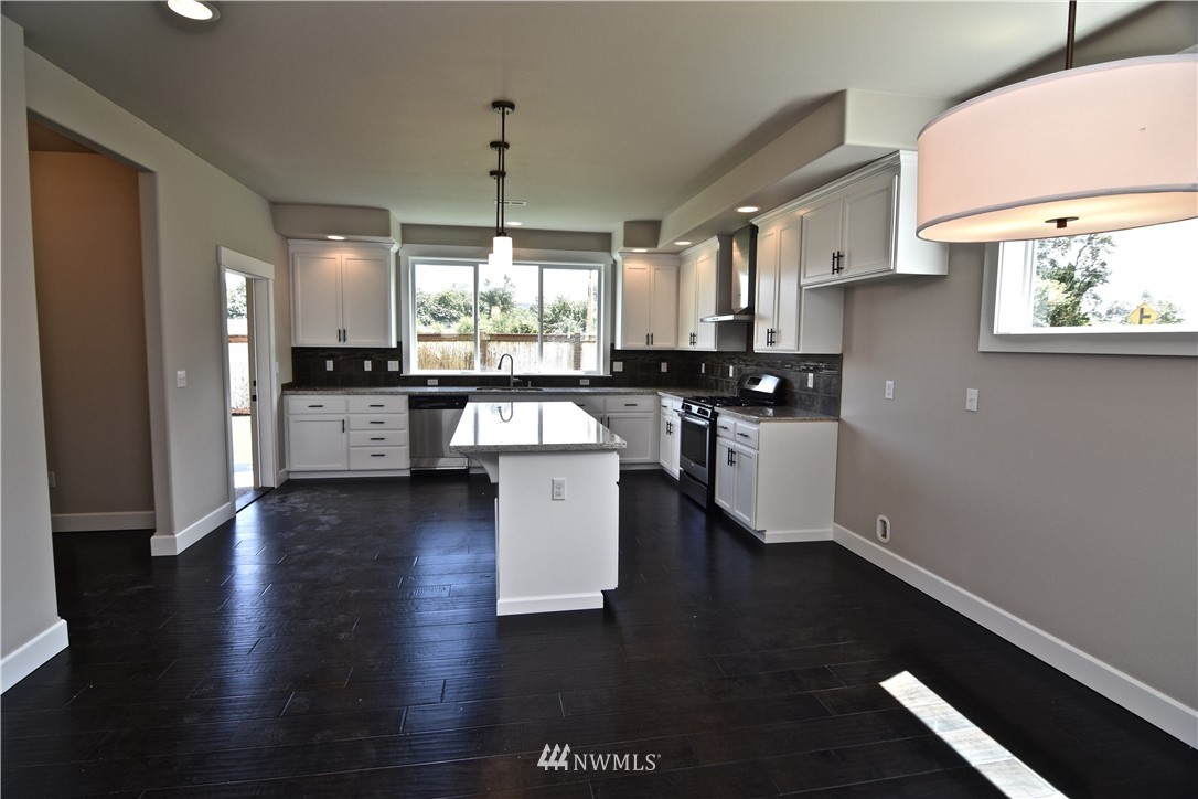 14913 Benton Loop Sumner, WA 98390 - Photo 6 of 24 Gallery Image 6