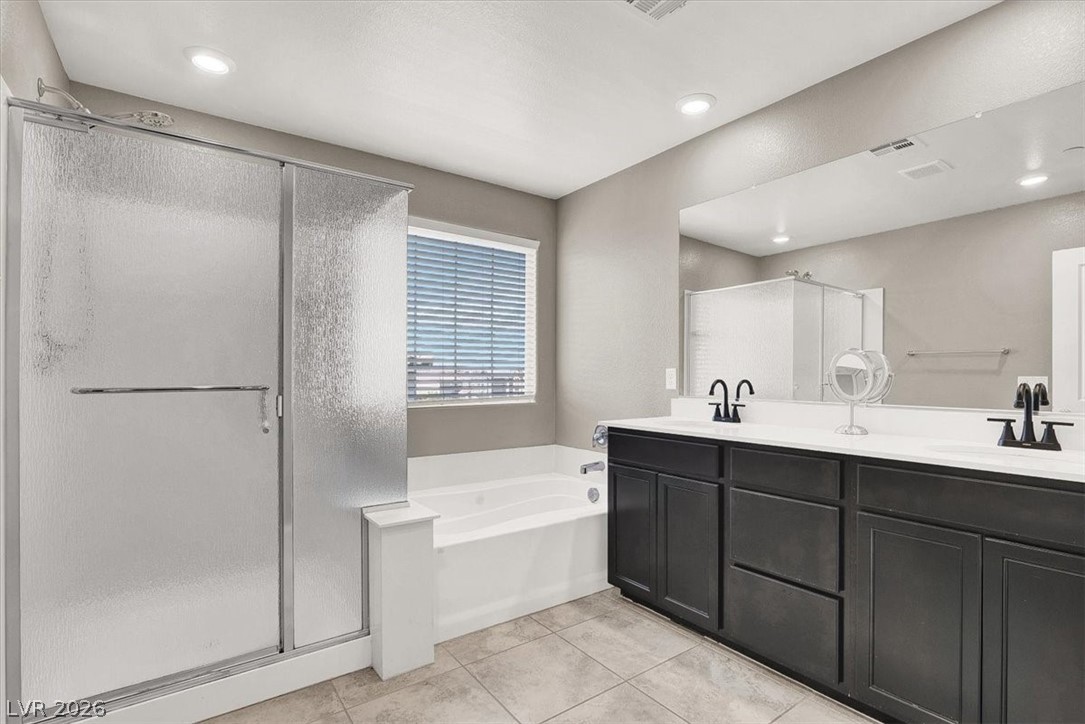 2823 Turnstone Ridge Street Henderson, NV 89044 - Photo 31 of 37 Primary Bathroom