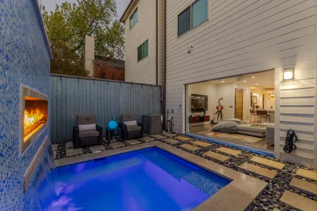 $1,345,000 | 2124 Banks Street, Houston, TX 77098