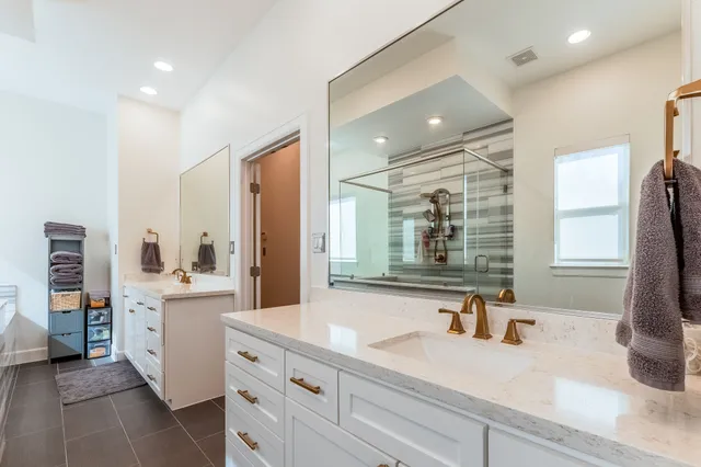 $1,345,000 | 2124 Banks Street, Houston, TX 77098