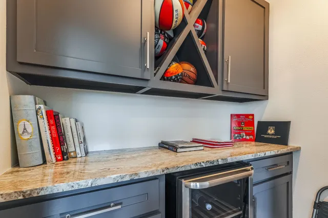 $1,345,000 | 2124 Banks Street, Houston, TX 77098