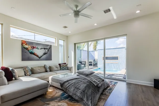 $1,345,000 | 2124 Banks Street, Houston, TX 77098