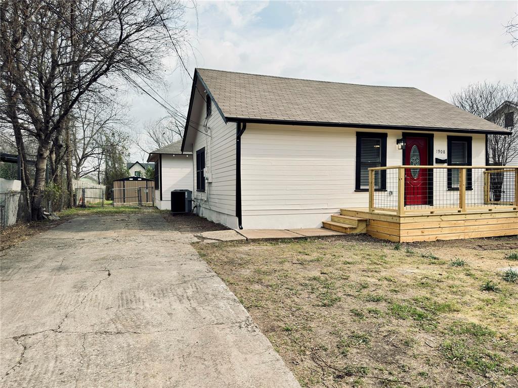 1908 South 19th Street Waco, TX 76706 - Photo 2 of 18 a front view of a house with a yard