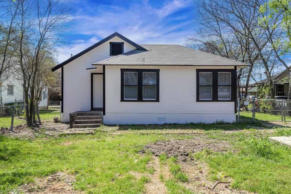 1908 South 19th Street Waco, TX 76706 - Photo 25 of 29 a front view of house with yard