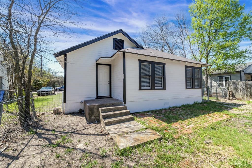 1908 South 19th Street Waco, TX 76706 - Photo 26 of 29 a view of a house with backyard and sitting area