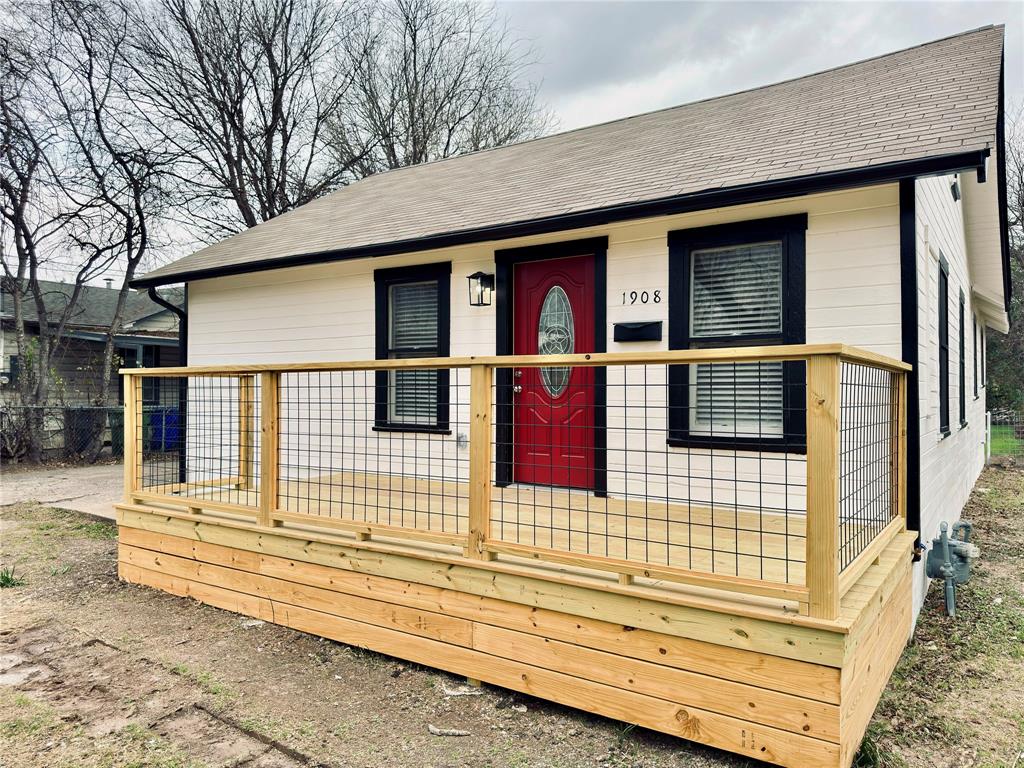 1908 South 19th Street Waco, TX 76706 - Photo 3 of 18 a front view of a house with large windows