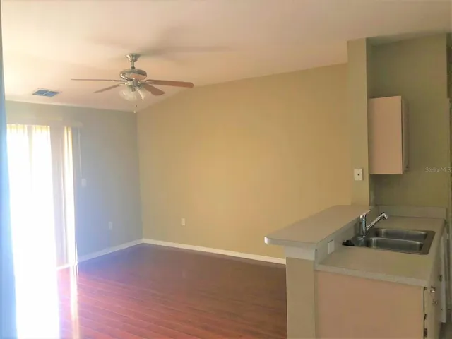 $1,350 | 5471 Vineland Road, Unit 7310, Orlando, FL 32811