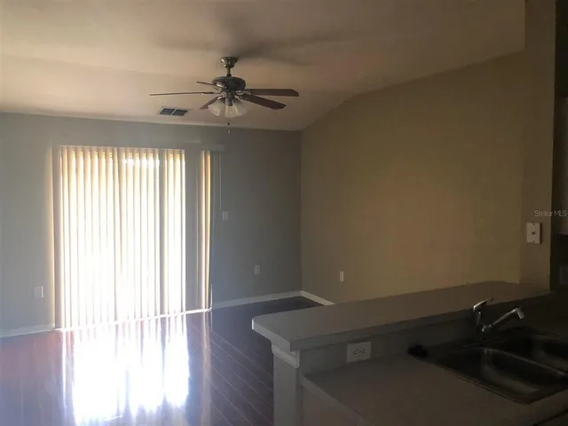 $1,350 | 5471 Vineland Road, Unit 7310, Orlando, FL 32811