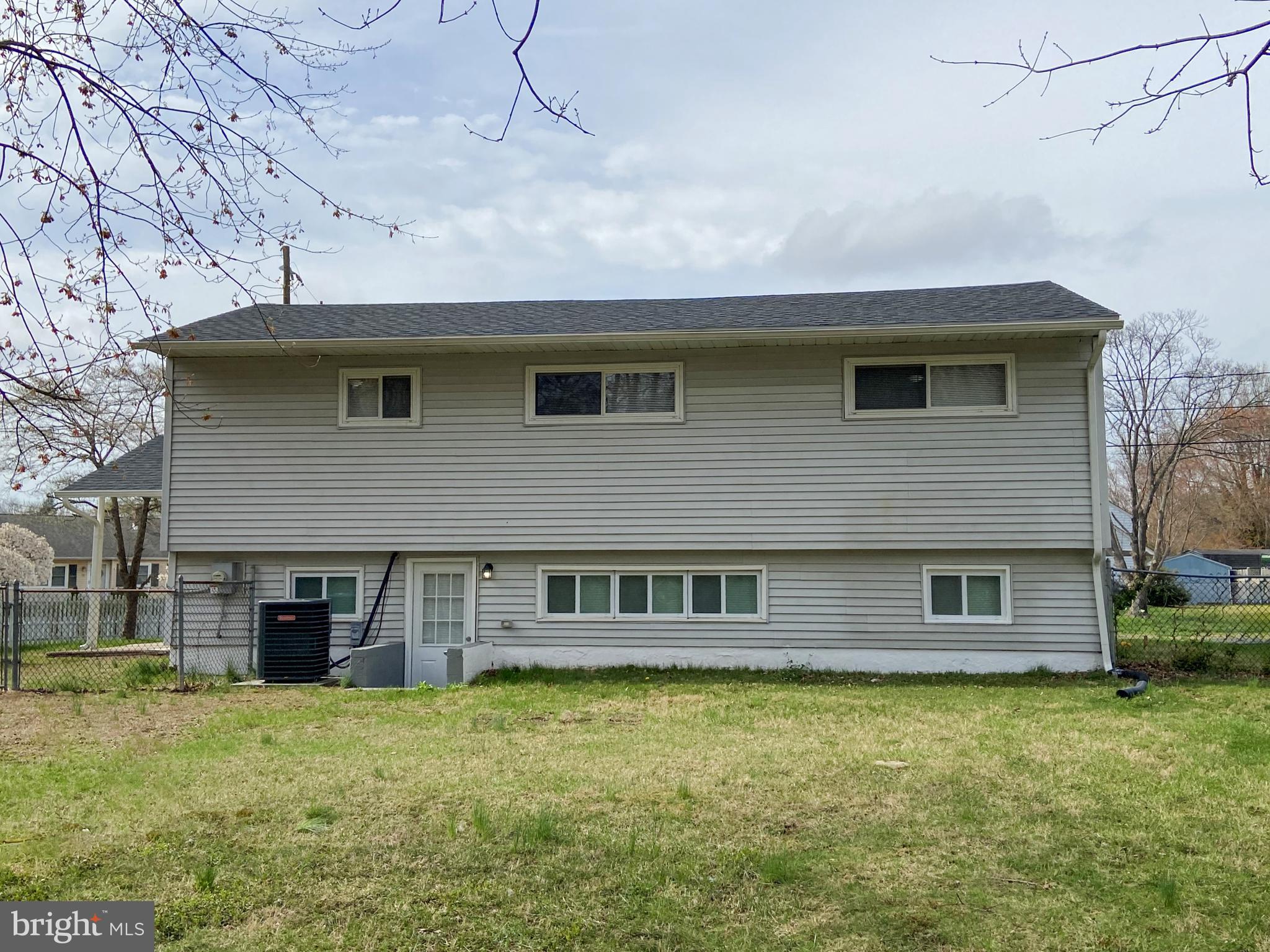 82 West Stephen Drive Newark, DE 19713 - Photo 4 of 17 a front view of a house with a garden