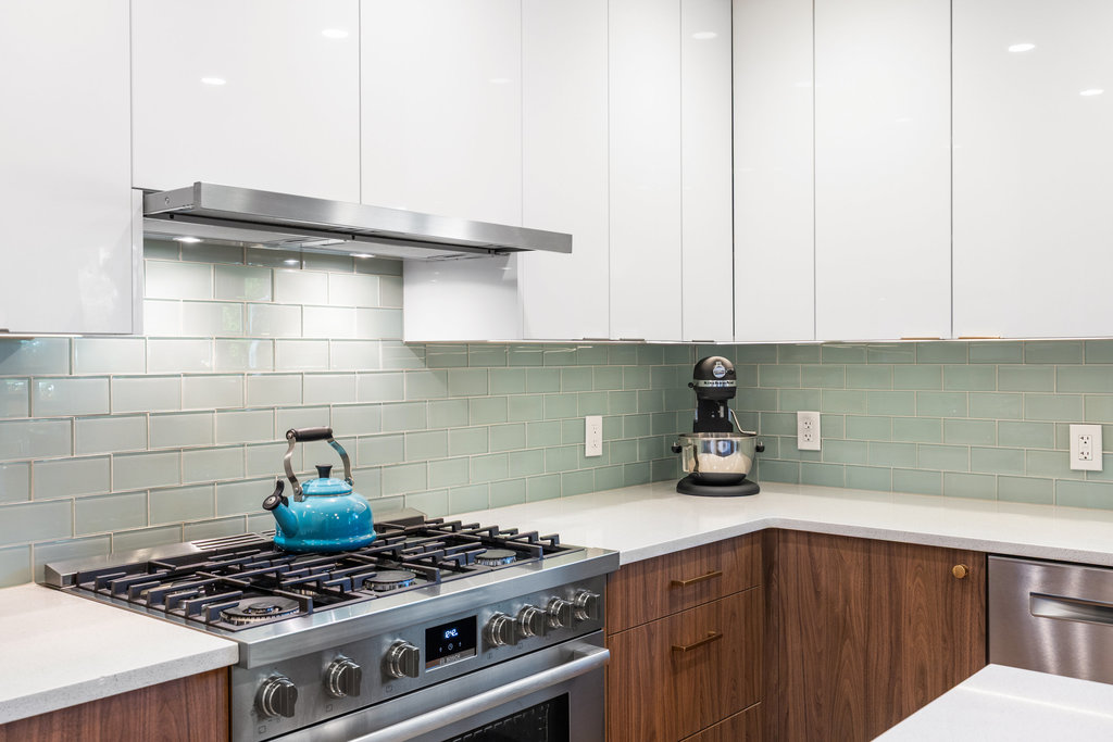 4618 Trail Crest Circle Austin, TX 78735 - Photo 20 of 40 a kitchen with a stove and cabinets