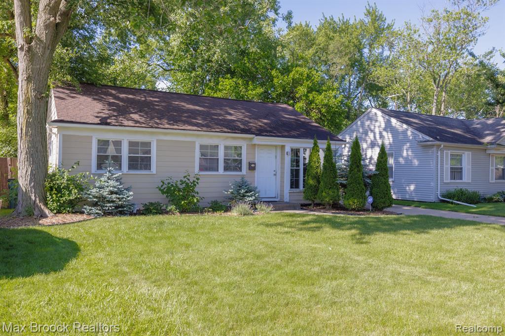 15711 West 14 Mile Road Franklin, MI 48025 - Photo 2 of 18