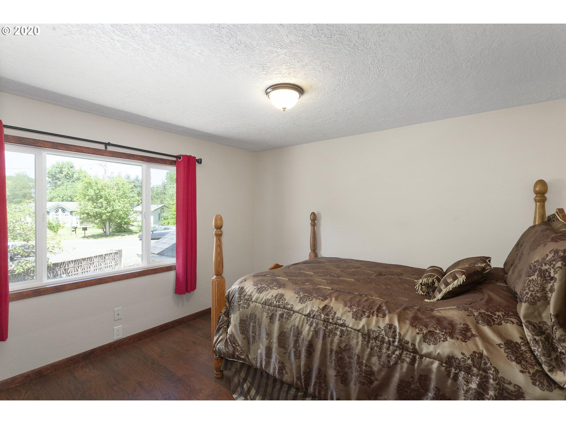 650 Northeast South Shore Road Portland, OR 97211 - Photo 14 of 31 Gallery Image 14