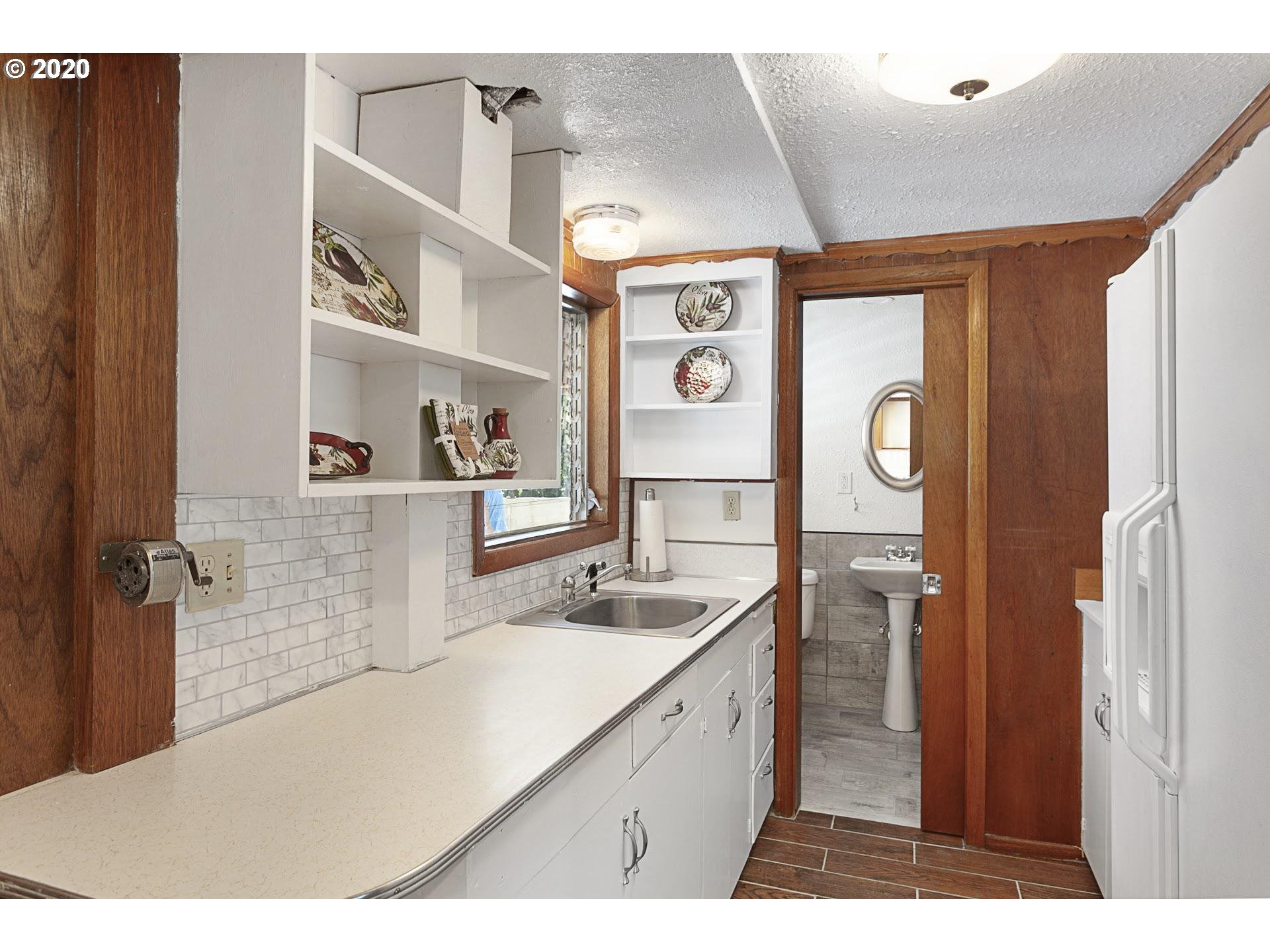 650 Northeast South Shore Road Portland, OR 97211 - Photo 22 of 31 Gallery Image 22