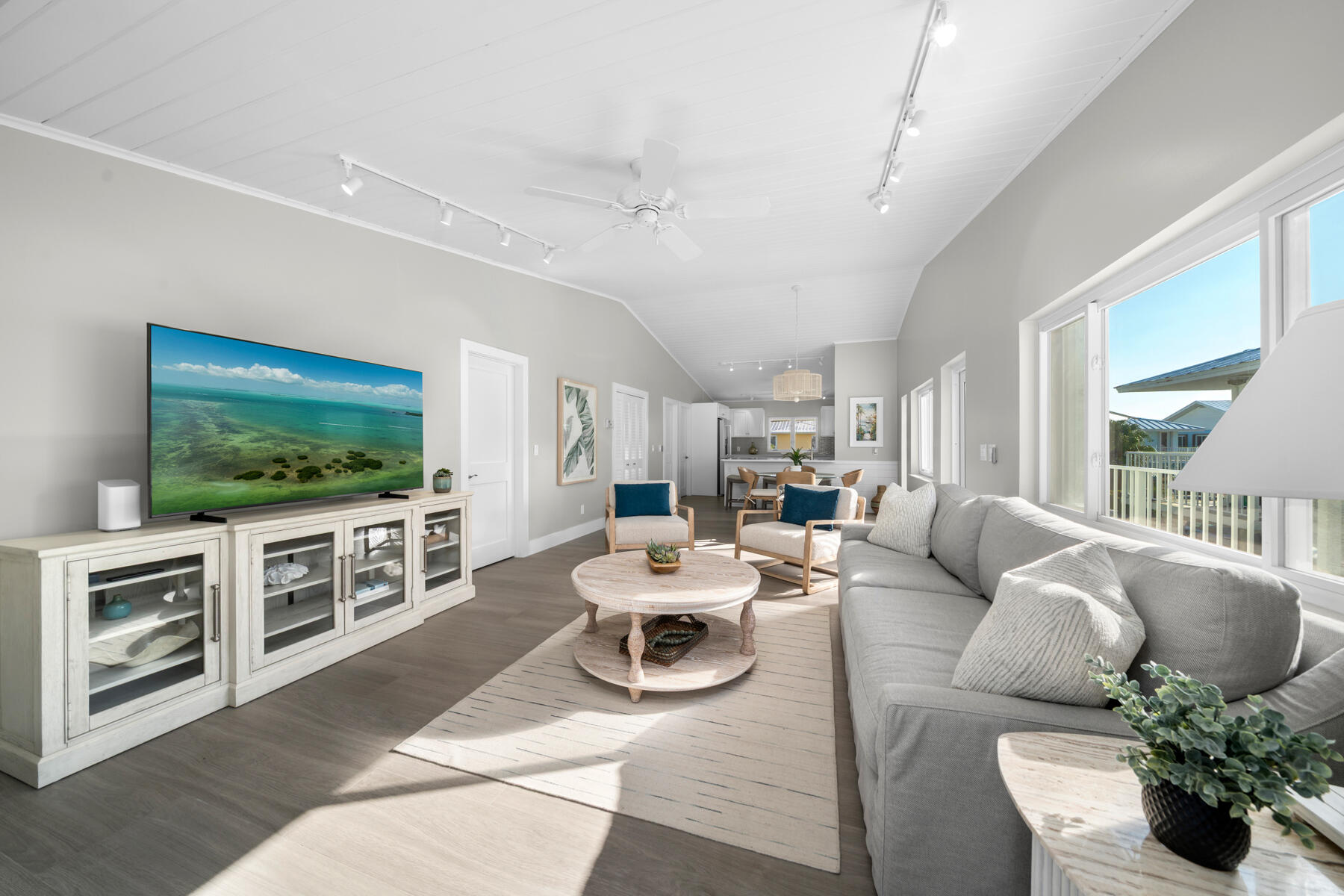 641 9th Street Key Colony Beach, FL 33051 - Photo 13 of 43 Bright & Over