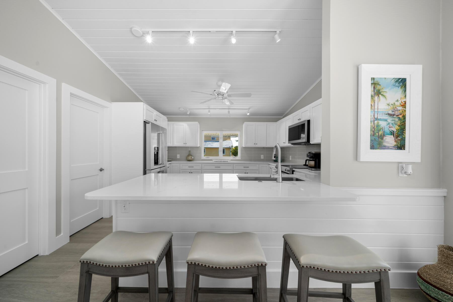 641 9th Street Key Colony Beach, FL 33051 - Photo 15 of 43 Breakfast Bar