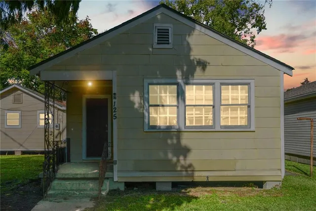 $220,000 | 121 Hamilton Street, Gretna, LA 70053
