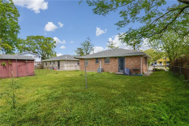 $220,000 | 121 Hamilton Street, Gretna, LA 70053