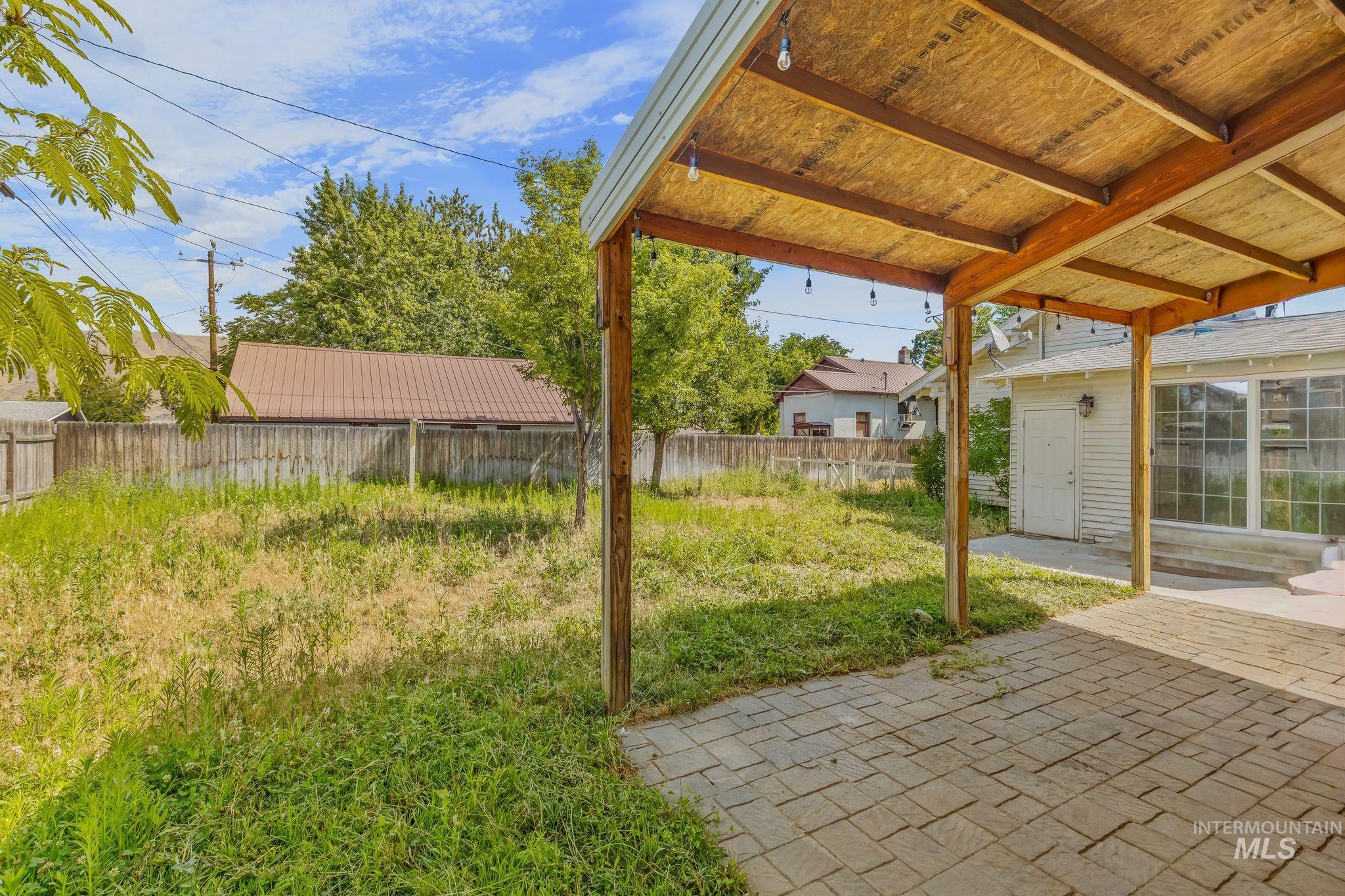 928 3rd Street Clarkston, WA 99403 - Photo 40 of 44 Expansive backyard featuring a wood privacy fence and mature trees