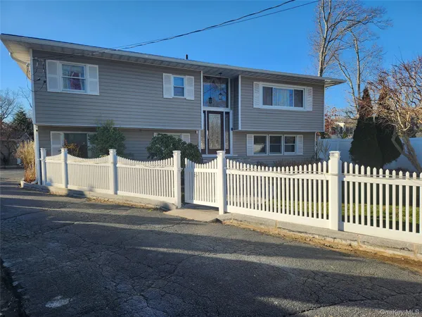 $2,000 | 27 Estates Lane, Shoreham, NY 11786