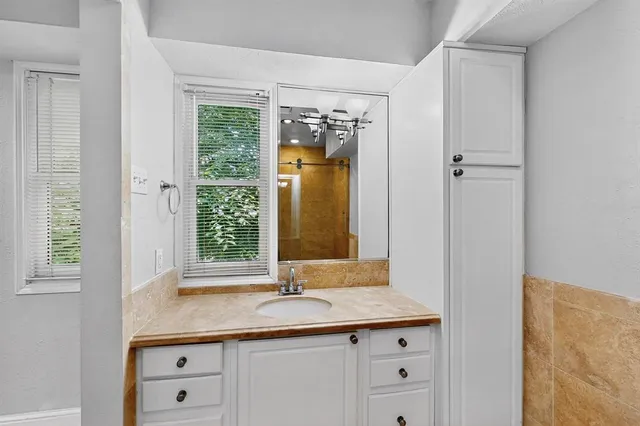 $2,150 | 7736 Meadow Road, Unit 203, Dallas, TX 75230