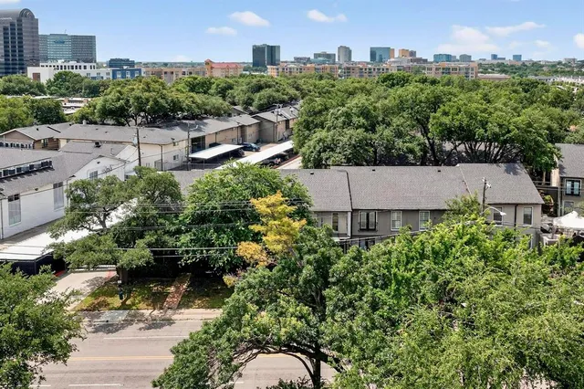 $2,150 | 7736 Meadow Road, Unit 203, Dallas, TX 75230