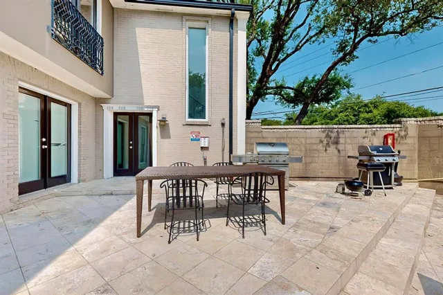 $2,150 | 7736 Meadow Road, Unit 203, Dallas, TX 75230