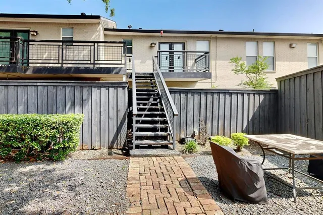 $2,150 | 7736 Meadow Road, Unit 203, Dallas, TX 75230