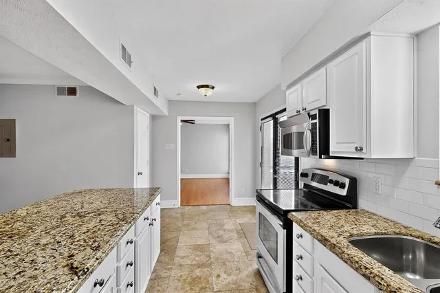 $2,150 | 7736 Meadow Road, Unit 203, Dallas, TX 75230