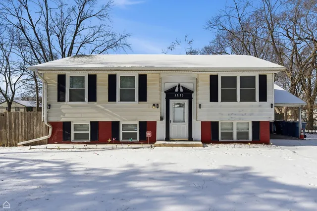 $2,100 | 22180 Navaho Avenue, Sauk Village, IL 60411