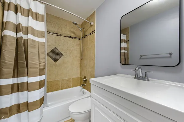 $2,100 | 22180 Navaho Avenue, Sauk Village, IL 60411