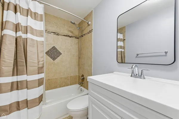 $2,100 | 22180 Navaho Avenue, Sauk Village, IL 60411